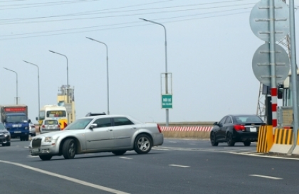 Nghị định 168 - Lỗi trừ 2 điểm GPLX ô tô: Dừng, đỗ, quay đầu xe trái quy định